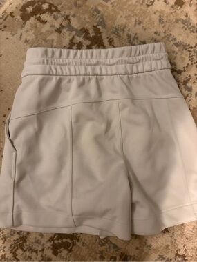 Lululemon Softstreme High-Rise Shorts 4”